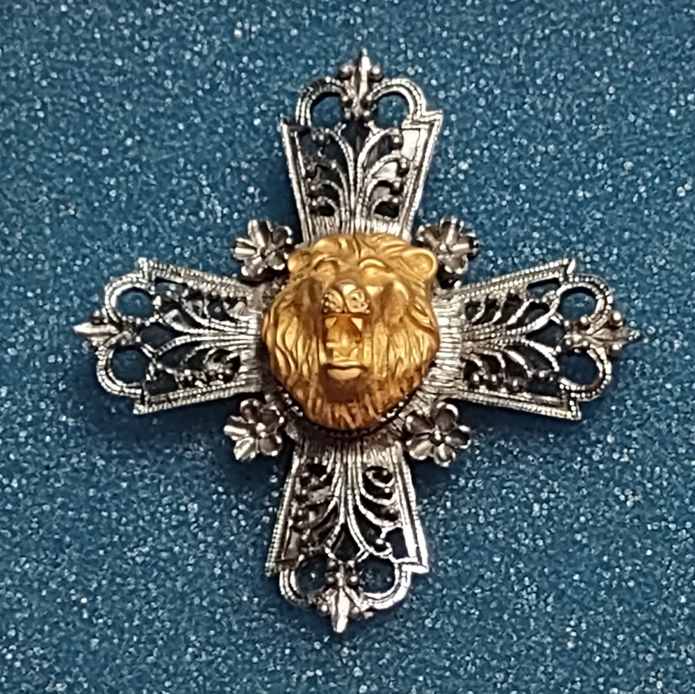 Gold Lion's Head in Silver Cross